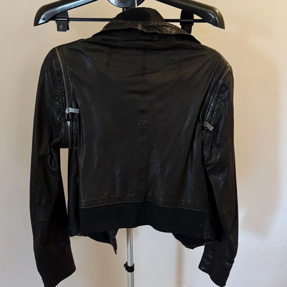 Elegant  Black Leather Women's Jacket - Picture 3 of 10